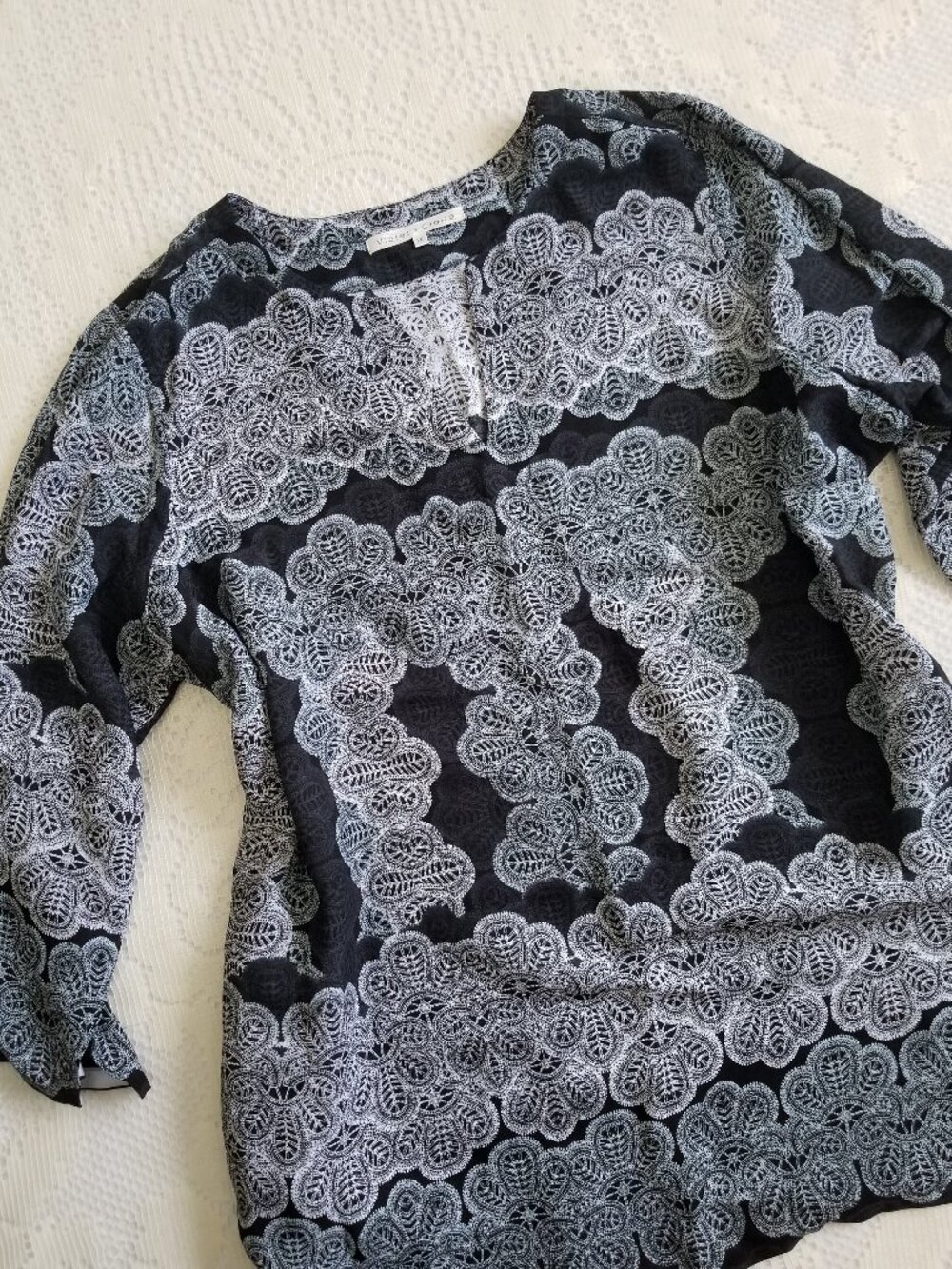 Violet & Claire Black White Lace Pattern Tunic Top 1X